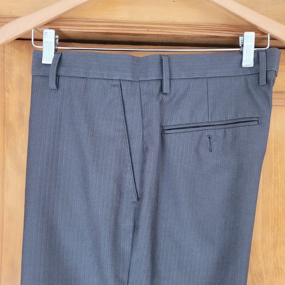 Dockers Signature Khaki Classic Fit  D3 Dress Pant. Size 33x32 - Picture 3 of 15